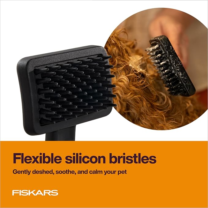 Fiskars Pet, Cat and Dog Brush, Fine Bristles & SoftGrip Handle - Image 3