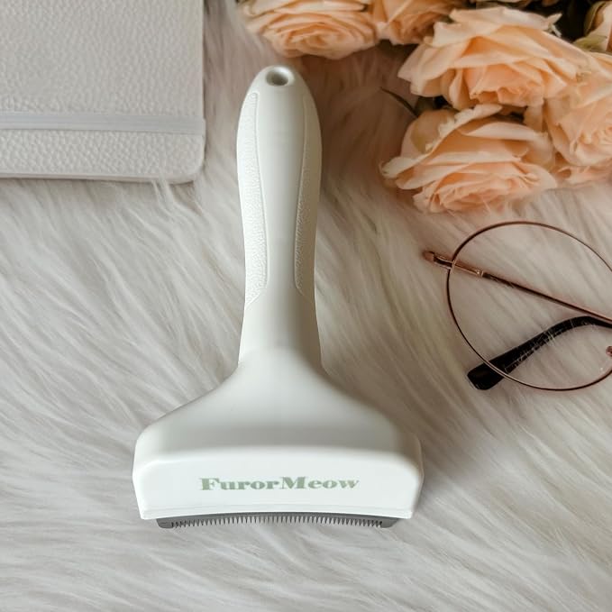 Pet Deshedding Tool with Curve Blade, Cat Grooming Brush, Tight V-shaped Teeth - Image 7