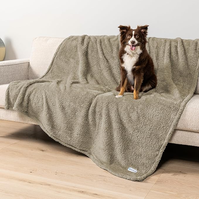 PetAmi Fluffy Waterproof Dog Blanket by PetAmi