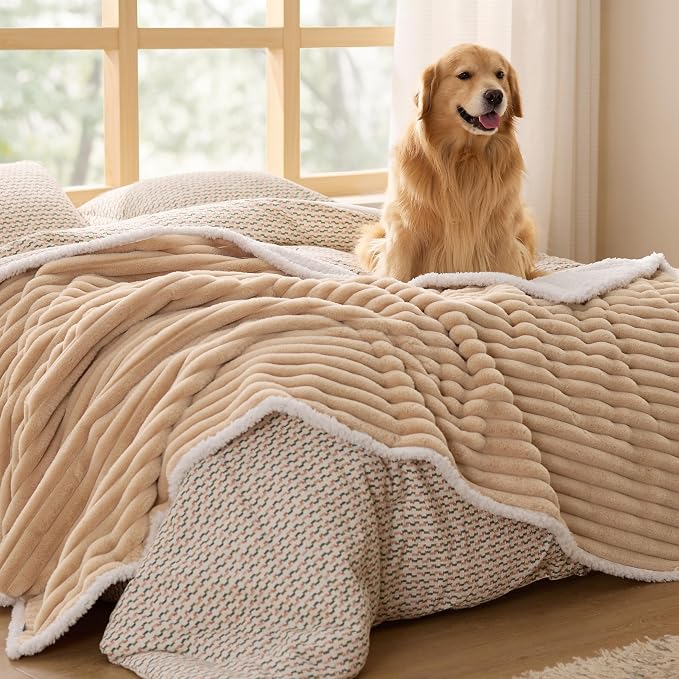 Bedsure ComfyFleece™ Waterproof Dog Blankets - Image 7